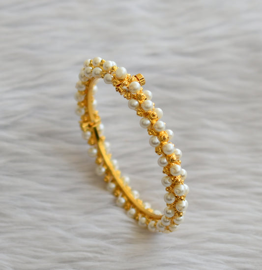Gold tone pearl bangles(2.4) dj-45880